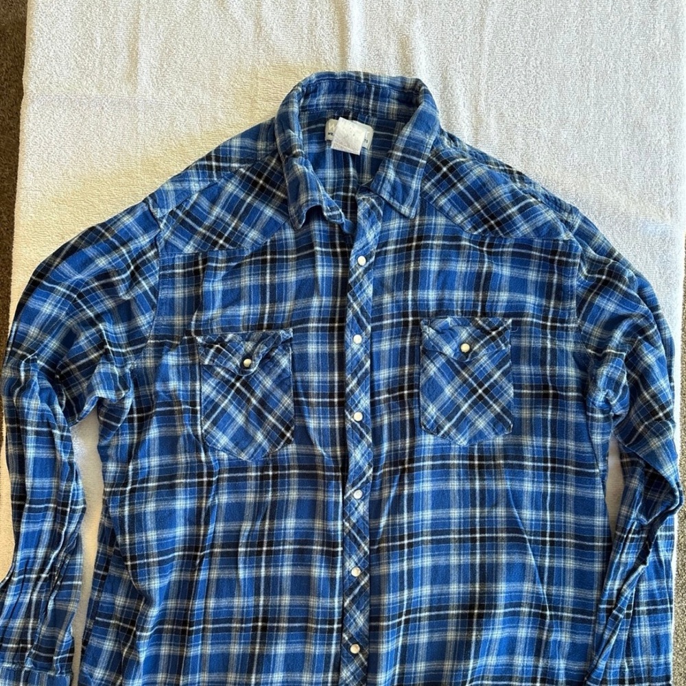 Wrangler Mens Blue and Black Checkered Long Sleeve Shirt
